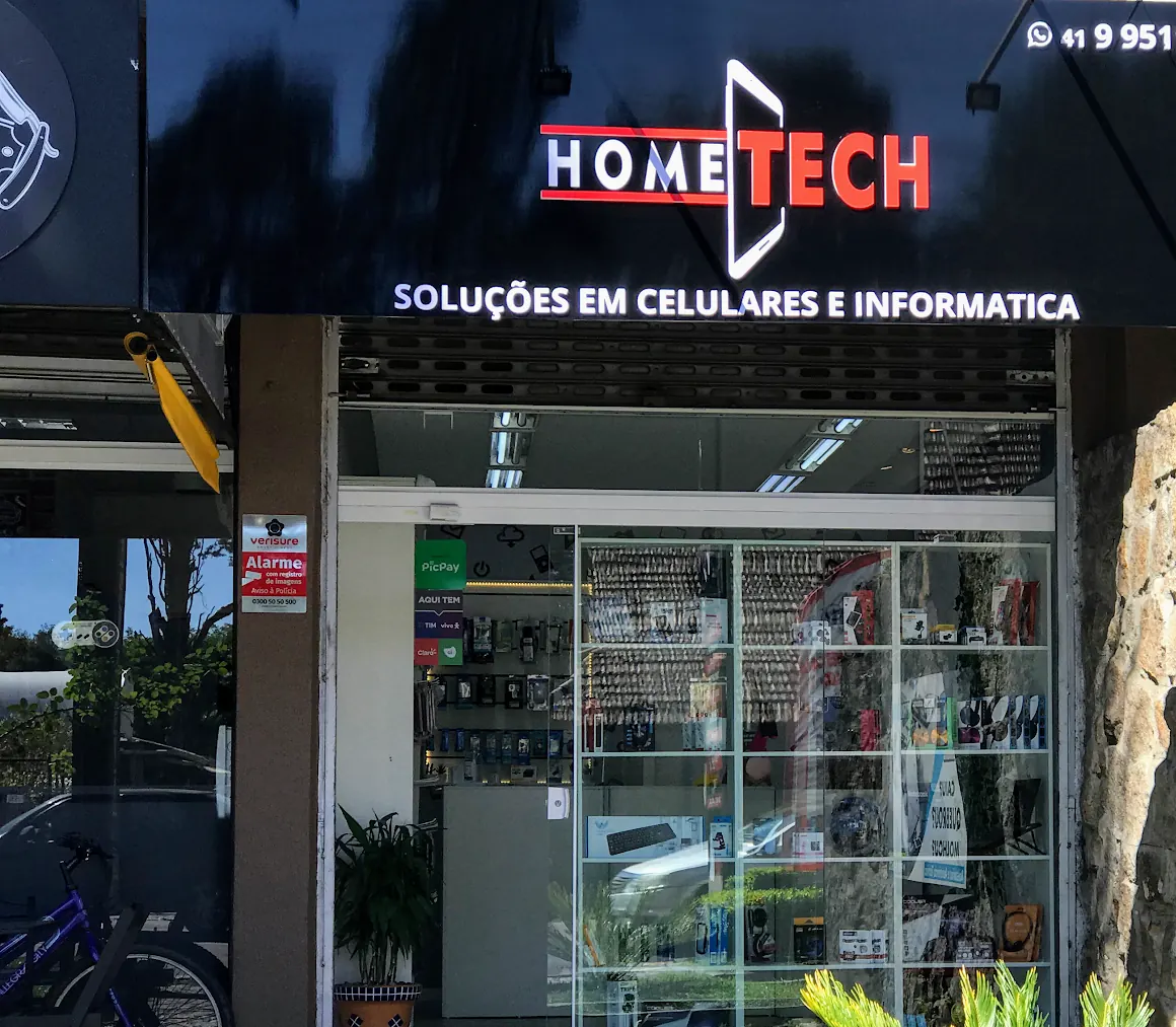 Fachada da loja HomeTech no Bacacheri, em Curitiba