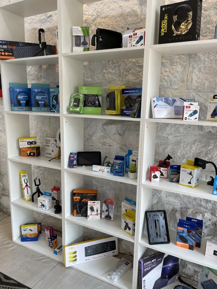 Estantes de periféricos e acessórios de informática da HomeTech